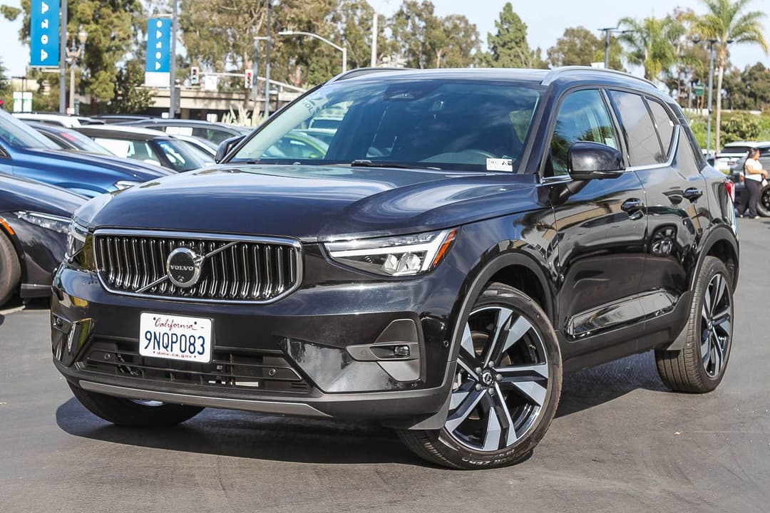 Used 2025 Volvo XC40 B5 Plus